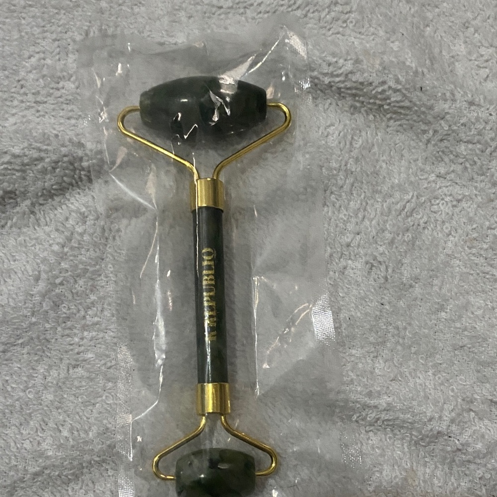 Jade Facial Roller - Green Jade Skincare Tool